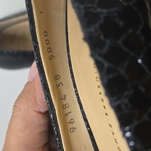 Guiseppe Zanotti Elegant Black Snake Round Toe Pumps Size 38 - Picture 7 of 8